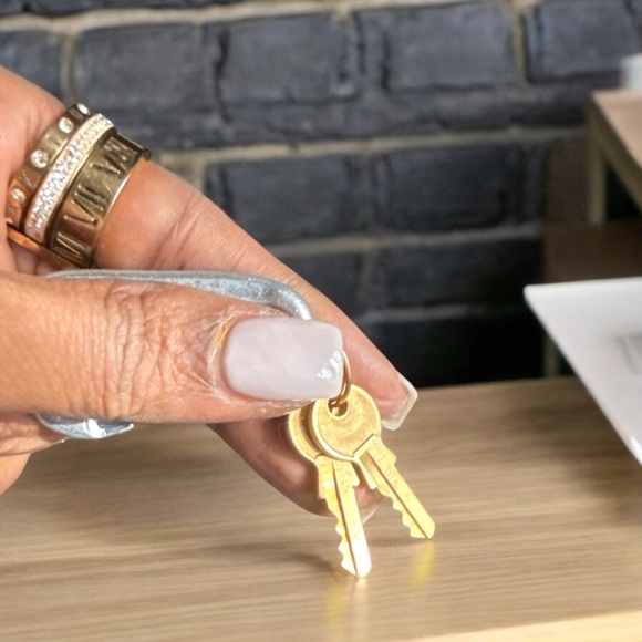 Vintage FENDI Boston Bag no callouts in excellent condition lock and keys - Picture 12 of 12